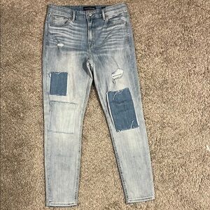 Lucky Brand Light Wash Distressed Skinny Jeans